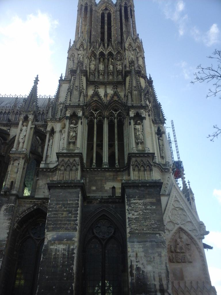 Tour gauche de la cathédrale de Reims